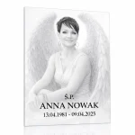 Szklana tablica do pomnika z portretem kobiety i skrzydłami anioła – ozdoba nagrobna ze szkła hartowanego