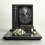 szklana tablica nagrobna ze zdjęciem zamontowana na pomniku