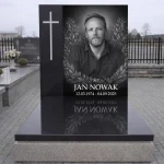 tablica nagrobna dla mężczyzny ze szkła z portretem na pomniku