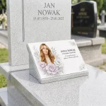 tabliczka na pomnik z kolorowym portretem i personalizowanym napisem