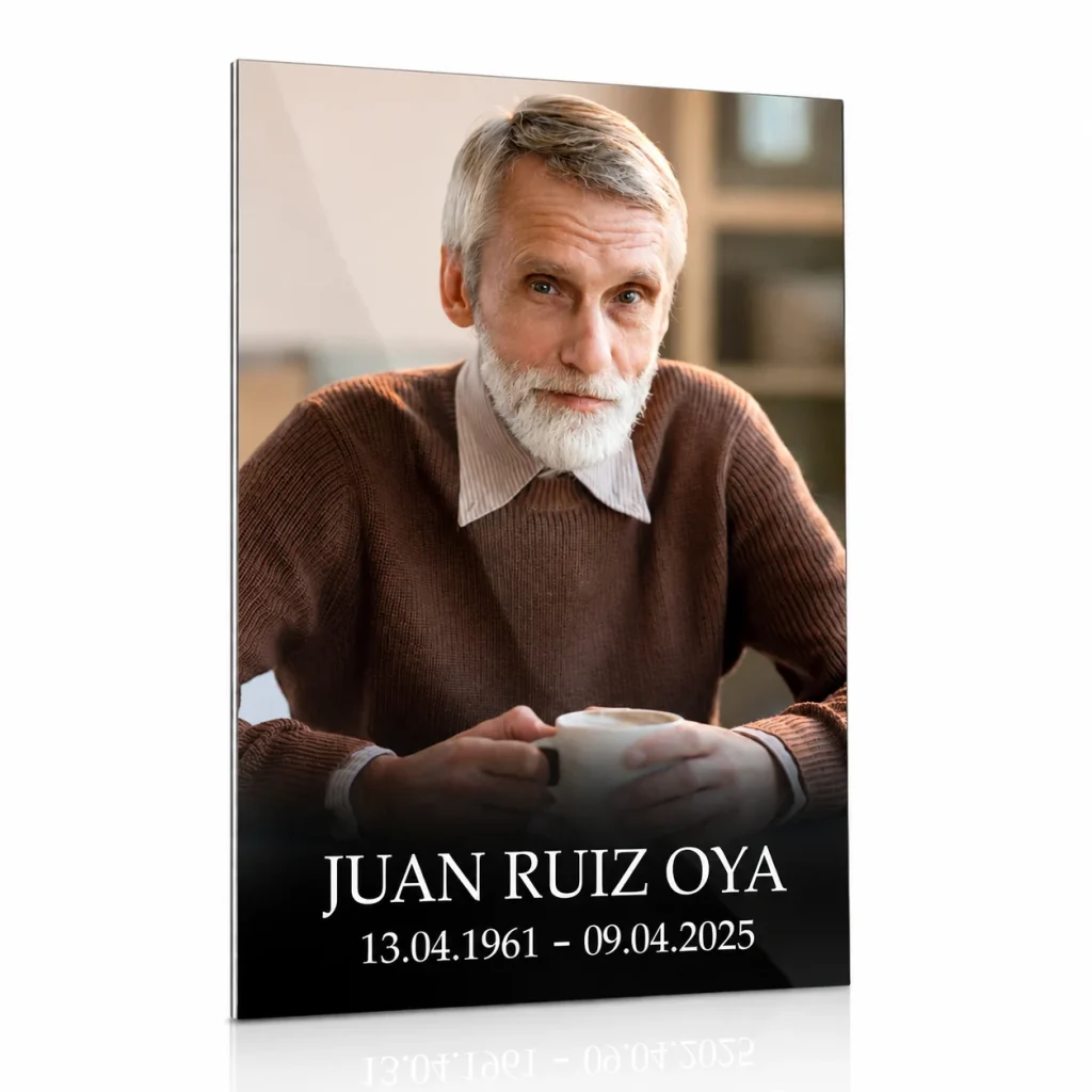 Placa de vidrio para lápida con retrato, nombre y fechas grabadas