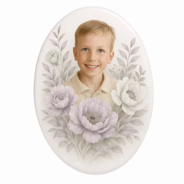 lápida infantil con retrato de niño y flores decorativas