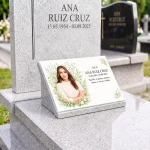 Placa de cristal con foto y fechas para lápida