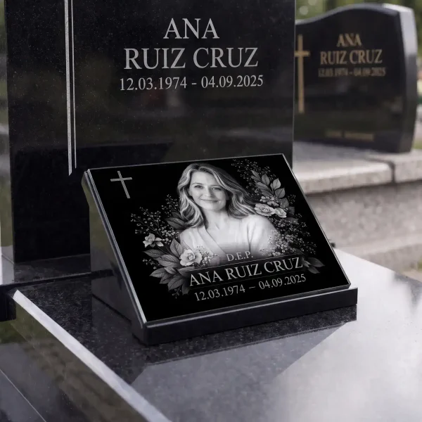 Placa conmemorativa de cristal con retrato, nombre y fechas para lápida