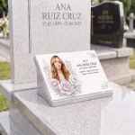 Placa de cristal para lápida con retrato, nombre y fechas