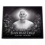 Placa de vidrio para lápida con retrato grabado, nombre y fechas