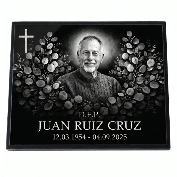 placa de vidrio con nombre y fechas y retrato grabado para lápida