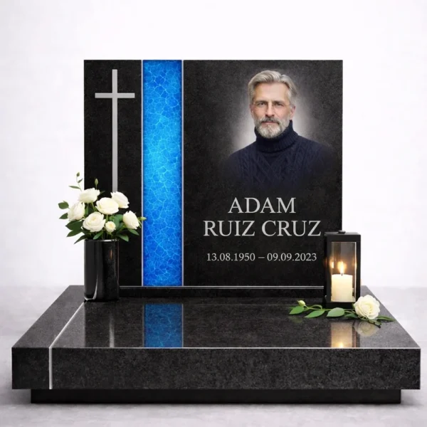 moldura de vidrio fusionado azul en una lápida de granito negro con retrato