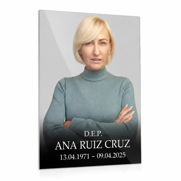 Placa de vidrio con retrato, nombre y fechas