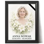 Portret porcelanowy na nagrobek z motywem kwiatów lilii w czarnej ramie